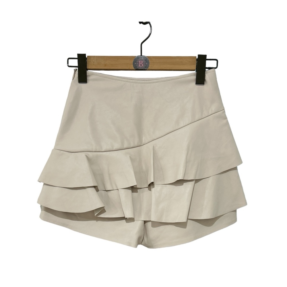 Vestique leather tan skort (S)